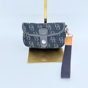 NWOT Dooney & Bourke black signature canvas flap wristlet